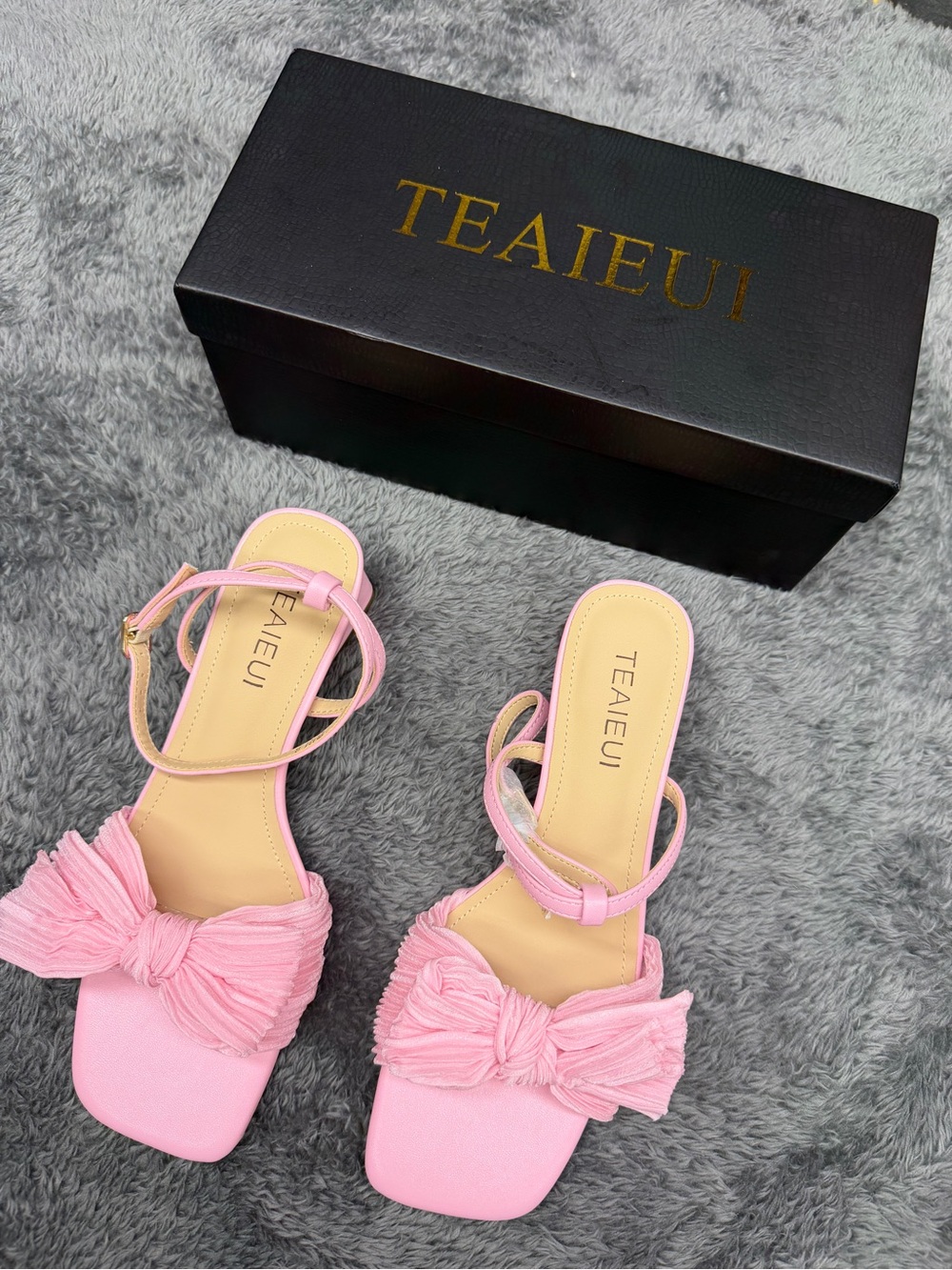 TEAIEUI Pink Pleated Bow Block Heel Sandals Size 6, brand new in box!